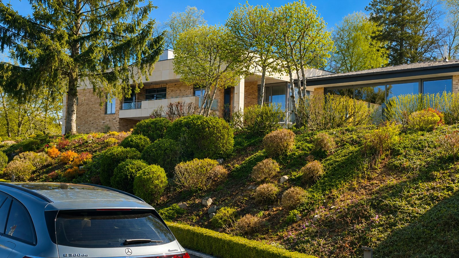 Brick and sandstone residence on a wooded slope — architecture project Chojnice